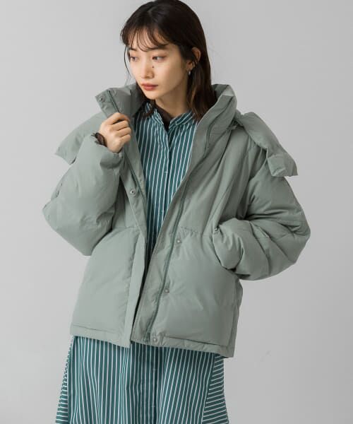 ＊＊KBF / ケービーエフ ダウンジャケット・ベスト | グリーンダウンサイドスリットフーディージャケット（FOG GREEN）