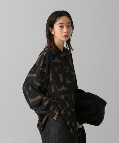 ＊＊KBF / ケービーエフ シャツ・ブラウス | ジオメトリックプリントシャツ（BLACK）