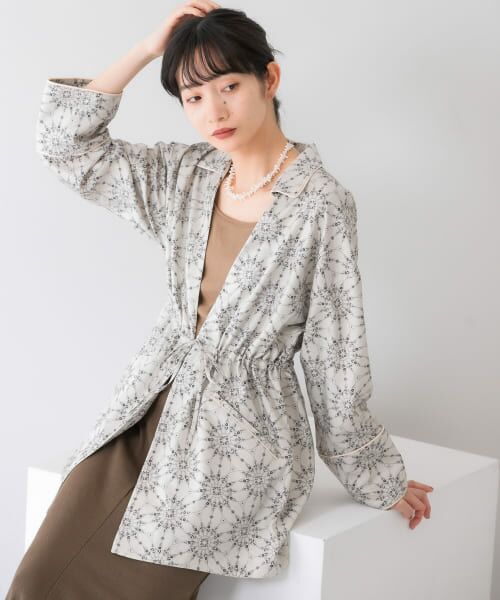 ＊＊KBF / ケービーエフ その他アウター | ドロストプリントガウン（BEIGE）