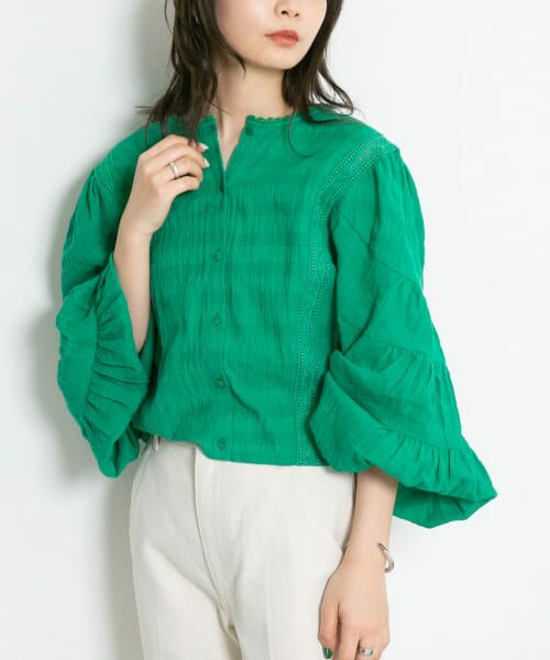 ＊＊KBF / ケービーエフ シャツ・ブラウス | ラウンドシームブラウス（GREEN）