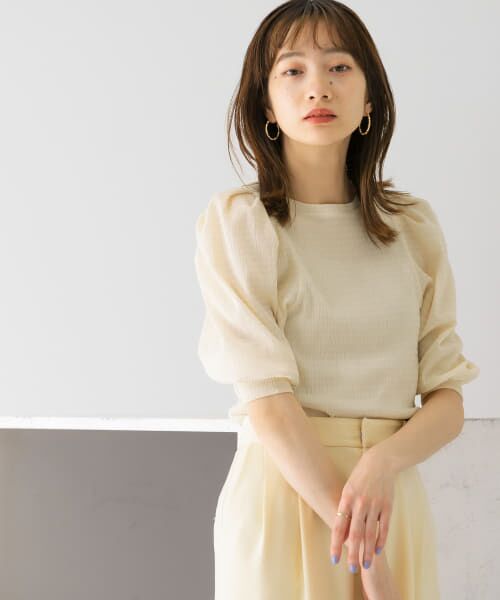 ＊＊KBF / ケービーエフ シャツ・ブラウス | パワーショルダーシャーリングブラウス（CREAM）