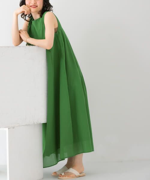 カーキ ノースリーブ プリーツワンピース ノースリーブプリーツワンピース – PUR MODE