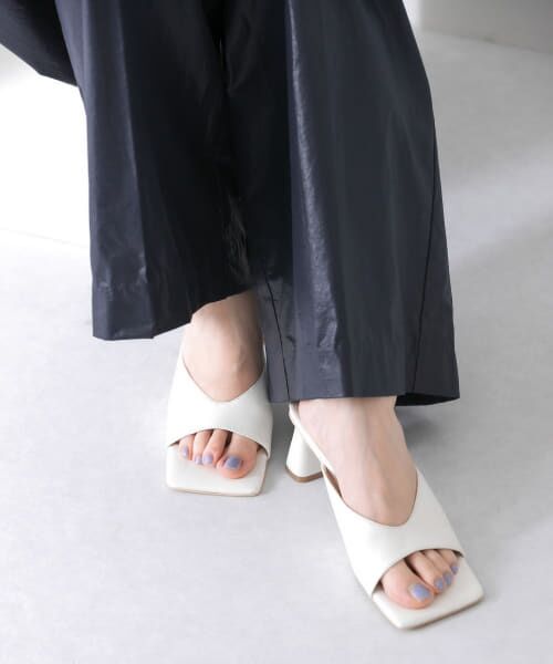 ＊＊KBF / ケービーエフ サンダル | スクエアトゥカーヴィーミュール（OFF）