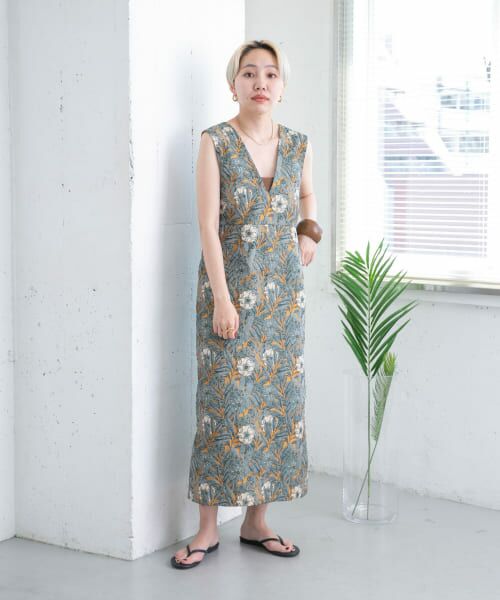 試着のみ　KBF ジャガードIラインワンピース38 KBF（ケイビーエフ）の「『WEB/一部店舗限定』ジャガードIライン