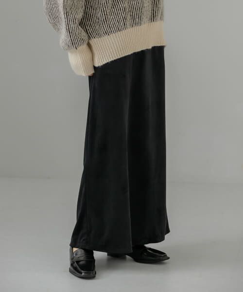 ＊＊KBF / ケービーエフ スカート | ベロアセミフレアスカート（BLACK）