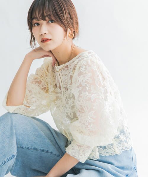 ＊＊KBF / ケービーエフ シャツ・ブラウス | オーガンジーフラワークロップドブラウス（IVORY）