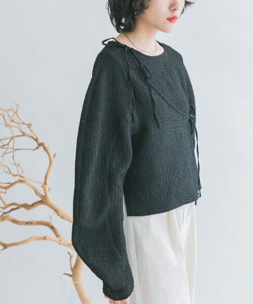 ＊＊KBF / ケービーエフ シャツ・ブラウス | カーブスリーブカシュクールブラウス（BLACK）