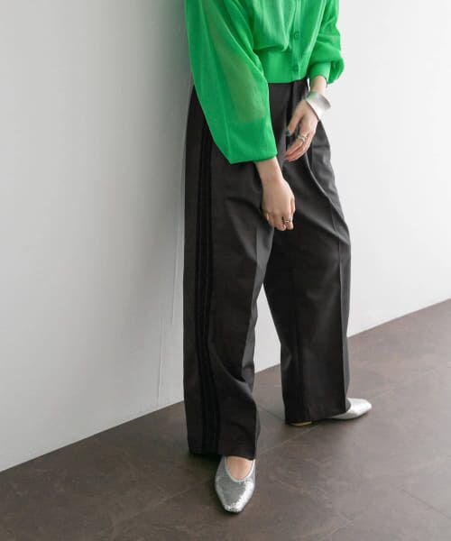 ＊＊KBF / ケービーエフ その他パンツ | 『2サイズ展開』ブレードラインタックパンツ（CHARCOAL）