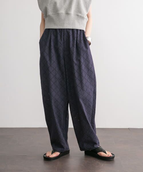 ＊＊KBF / ケービーエフ その他パンツ | エンブロイダリーコクーンパンツ（NAVY）