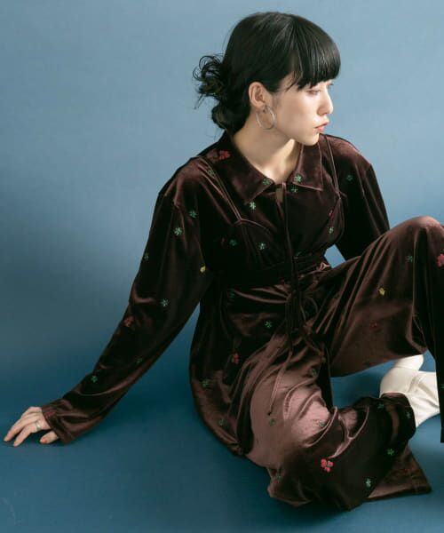 ＊＊KBF / ケービーエフ その他アウター | フロントリボンベロアガウン（BROWN刺繍）