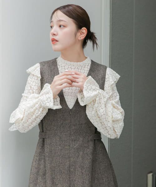 ＊＊KBF / ケービーエフ シャツ・ブラウス | ベロアレースラッフルトップス（IVORY）