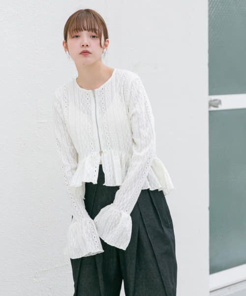 ＊＊KBF / ケービーエフ Tシャツ | ペプラムレーストップス（IVORY）