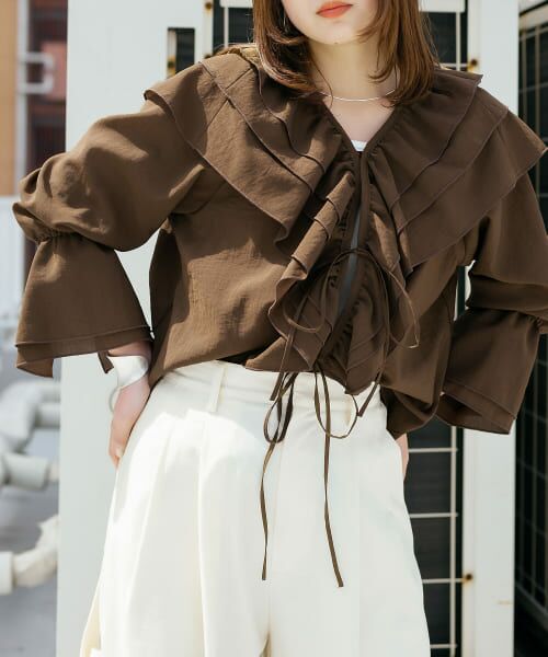 ＊＊KBF / ケービーエフ シャツ・ブラウス | フリルカラーリボンブラウス（BROWN）