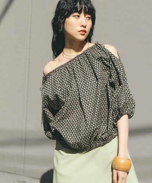 ＊＊KBF / ケービーエフ シャツ・ブラウス | 2WAYフラワープリントブラウス（BLACK）