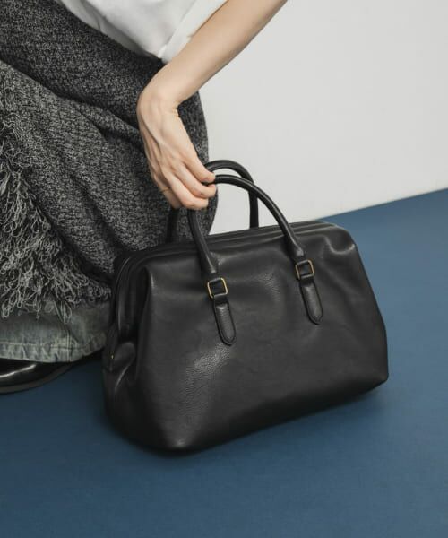 値下げ！新品　格安　OKAJIMA 刺繍入り黒ボストンバッグ 値下げ！新品 格安 OKAJIMA 刺繍入り黒ボストンバッグ