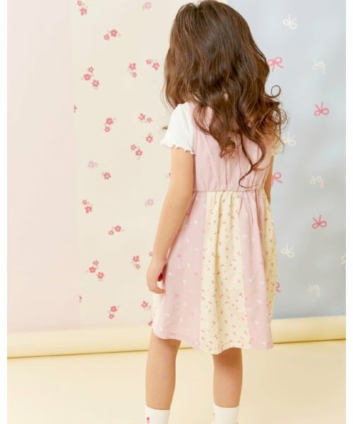 KP / ケーピー ミニ丈・ひざ丈ワンピース | デニム総柄プリント ジャンパースカート | 詳細16