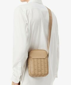 LACOSTE / ラコステ ショルダーバッグ | ザ ブレンド モノグラムバーティカルショルダーバッグ