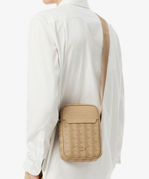 LACOSTE / ラコステ ショルダーバッグ | ザ ブレンド モノグラムバーティカルショルダーバッグ（ベージュ）