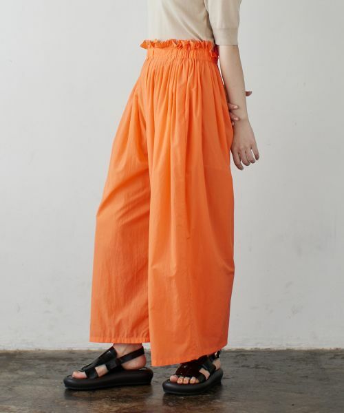 LANVIN en Bleu / ランバン オン ブルー その他パンツ | 速乾ナイロンピンタッククロップドパンツ | 詳細1