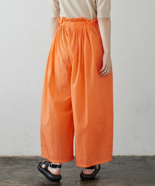 LANVIN en Bleu / ランバン オン ブルー その他パンツ | 速乾ナイロンピンタッククロップドパンツ | 詳細2