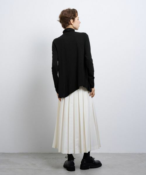 LANVIN en Bleu / ランバン オン ブルー Tシャツ | アシンメカーブヘムカットソー | 詳細17