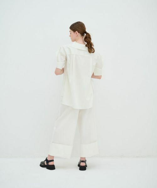 LANVIN en Bleu / ランバン オン ブルー シャツ・ブラウス | オープンネックコットンサテンブラウス | 詳細1