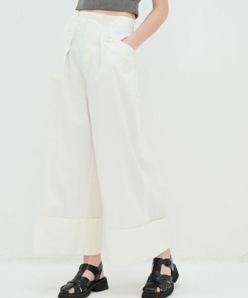 LANVIN en Bleu / ランバン オン ブルー その他パンツ | コットンリネンマッキンパンツ(オフホワイト)