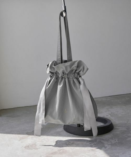 まま　新品　ランバンオンブルー　 かごバッグ 巾着型　定価26400円 新品 ランバンオンブルー LANVIN かごバッグ 巾着型 定価26400円