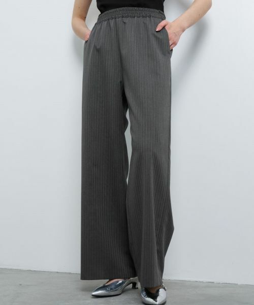 LANVIN en Bleu / ランバン オン ブルー その他パンツ | ピンストライプゴムワイドパンツ(グレー)