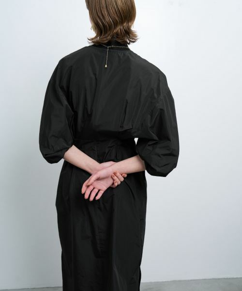 LANVIN en Bleu / ランバン オン ブルー ドレス | メモリータフタボリュームスリーブワンピース | 詳細6