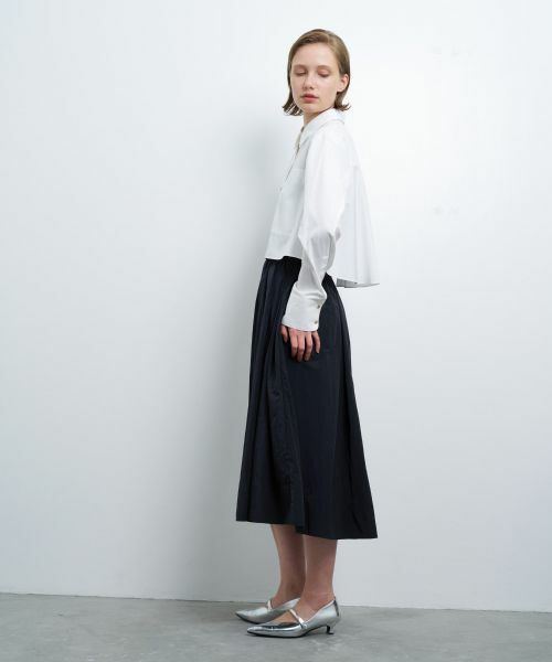 LANVIN en Bleu / ランバン オン ブルー シャツ・ブラウス | ハート釦バックフレアクロップドシャツ | 詳細10