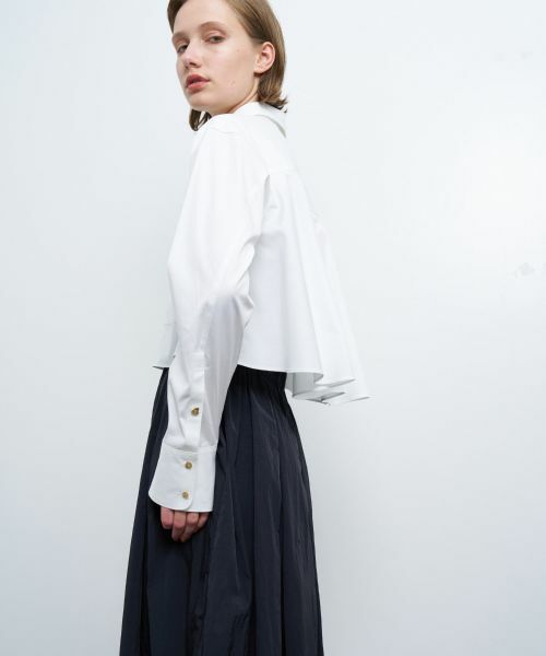 LANVIN en Bleu / ランバン オン ブルー シャツ・ブラウス | ハート釦バックフレアクロップドシャツ | 詳細13