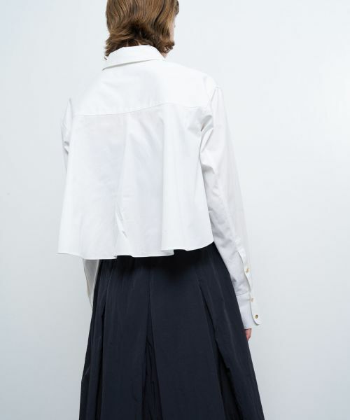 LANVIN en Bleu / ランバン オン ブルー シャツ・ブラウス | ハート釦バックフレアクロップドシャツ | 詳細14