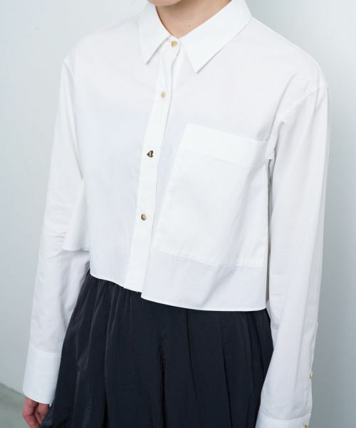 LANVIN en Bleu / ランバン オン ブルー シャツ・ブラウス | ハート釦バックフレアクロップドシャツ | 詳細15