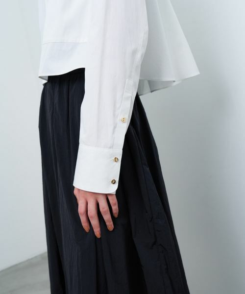 LANVIN en Bleu / ランバン オン ブルー シャツ・ブラウス | ハート釦バックフレアクロップドシャツ | 詳細16