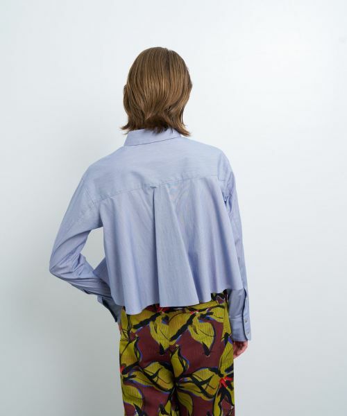 LANVIN en Bleu / ランバン オン ブルー シャツ・ブラウス | ハート釦バックフレアクロップドシャツ | 詳細21