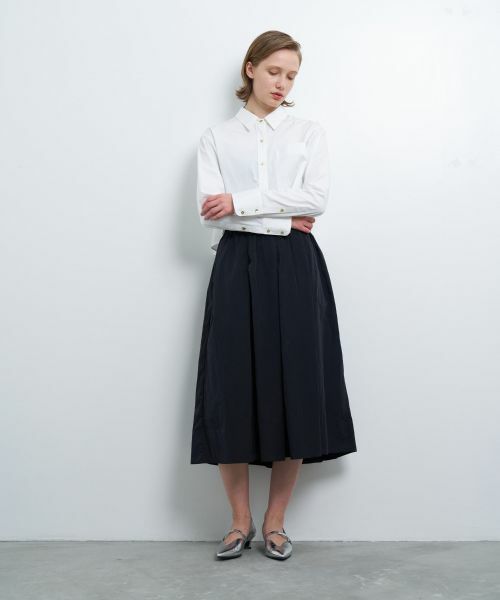 LANVIN en Bleu / ランバン オン ブルー シャツ・ブラウス | ハート釦バックフレアクロップドシャツ | 詳細9