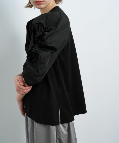 LANVIN en Bleu / ランバン オン ブルー Tシャツ | ギャザースリーブコンビカットソー | 詳細13