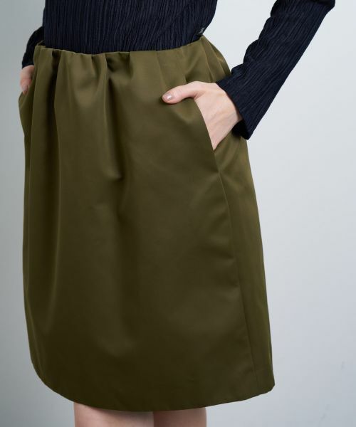 LANVIN en Bleu / ランバン オン ブルー ロング・マキシ丈スカート | トリプルクロスメモリーサテンミニスカート | 詳細12