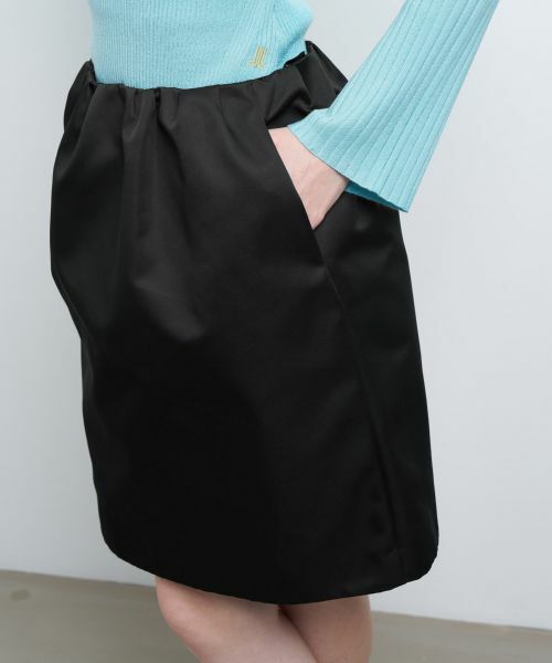 LANVIN en Bleu / ランバン オン ブルー ロング・マキシ丈スカート | トリプルクロスメモリーサテンミニスカート | 詳細5