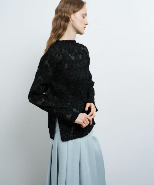 LANVIN en Bleu / ランバン オン ブルー Tシャツ | カットジャガードプリーツトップス | 詳細10