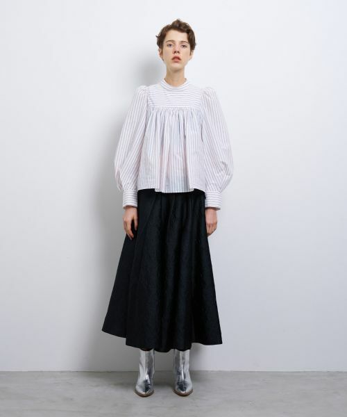 LANVIN en Bleu / ランバン オン ブルー シャツ・ブラウス | FABRICAスタンドカラーフレアブラウス | 詳細1