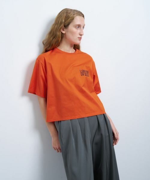 LANVIN en Bleu/ランバン オン ブルー ワンポイントロゴTシャツ オレンジ 38
