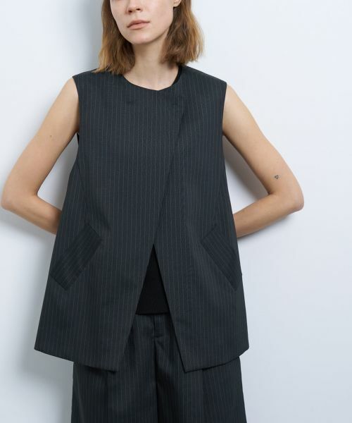 LANVIN en Bleu / ランバン オン ブルー シャツ・ブラウス | ウールポリエステルフレアベスト（ネイビー）