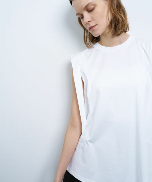 LANVIN en Bleu / ランバン オン ブルー Tシャツ | アシンメノースリーブカットソー | 詳細13