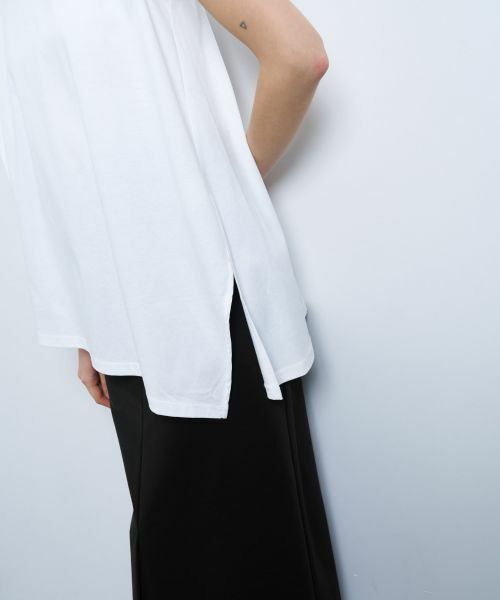 LANVIN en Bleu / ランバン オン ブルー Tシャツ | アシンメノースリーブカットソー | 詳細14