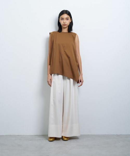 LANVIN en Bleu / ランバン オン ブルー Tシャツ | アシンメノースリーブカットソー | 詳細15