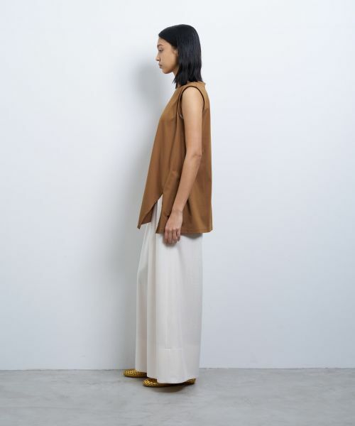 LANVIN en Bleu / ランバン オン ブルー Tシャツ | アシンメノースリーブカットソー | 詳細16