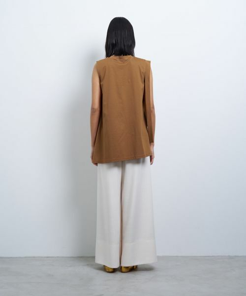 LANVIN en Bleu / ランバン オン ブルー Tシャツ | アシンメノースリーブカットソー | 詳細17