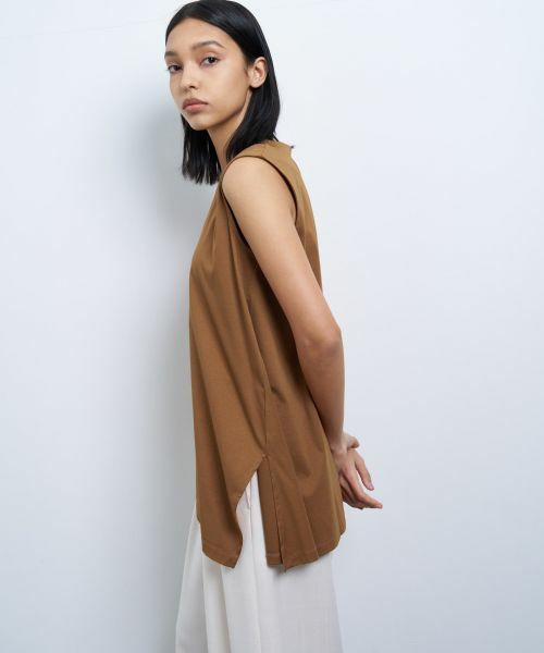 LANVIN en Bleu / ランバン オン ブルー Tシャツ | アシンメノースリーブカットソー | 詳細19